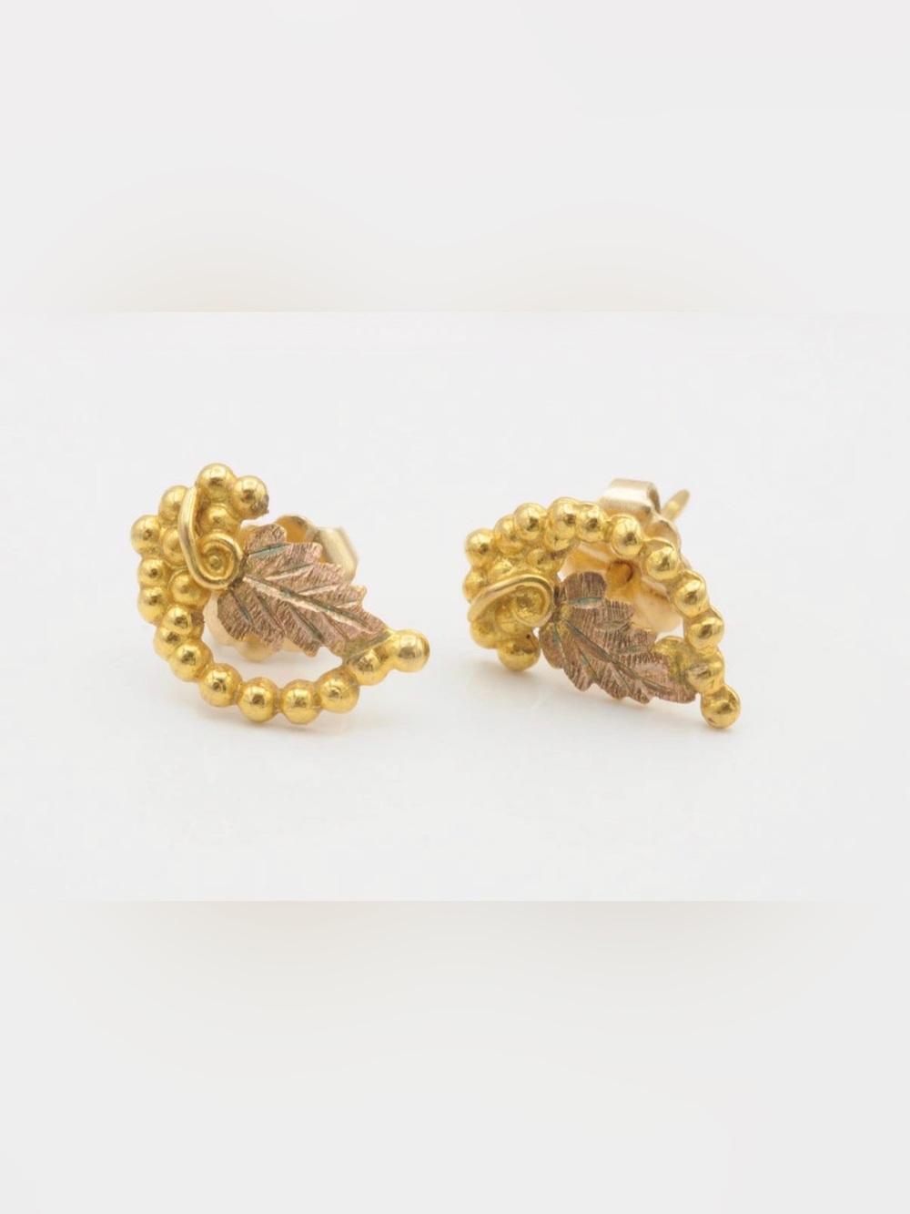 Vintage Landstorms BHG 10K Two Toned Gold Leaf Stud Earrings.